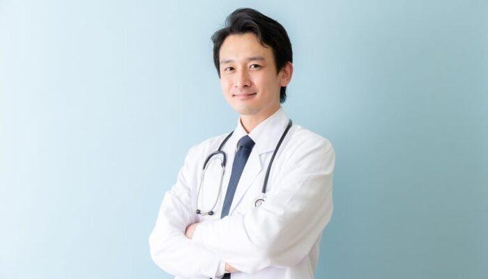 鼠径ヘルニアの初期症状とは｜足のつけ根のふくらみ、痛みなど特集！